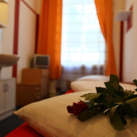 Hotel Pension Insor Berlin Bagian luar foto