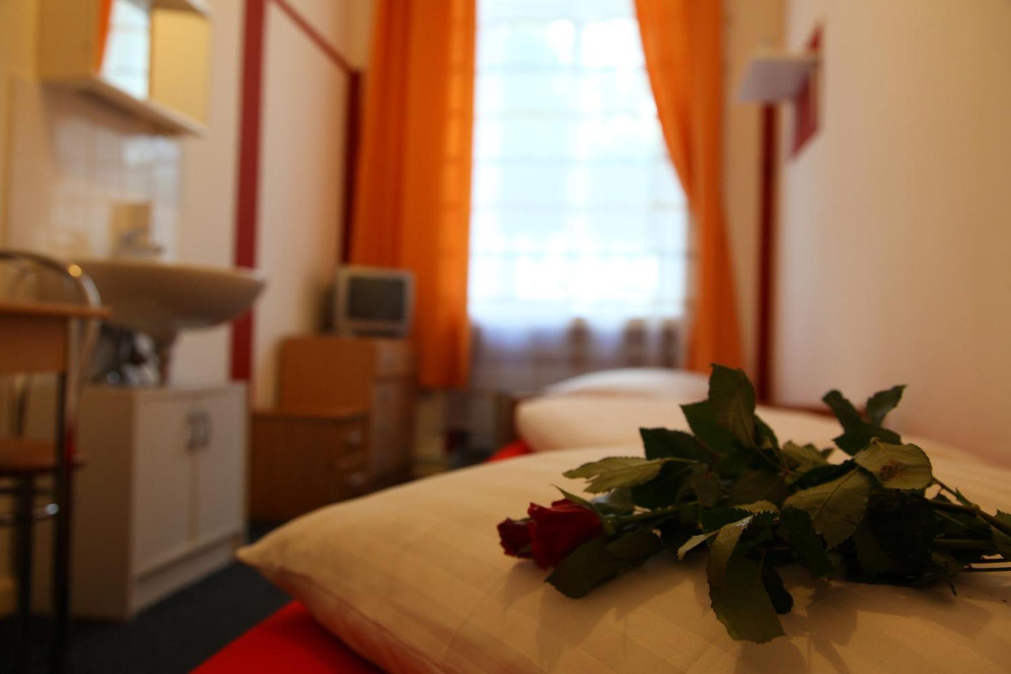Hotel Pension Insor Berlin Bagian luar foto