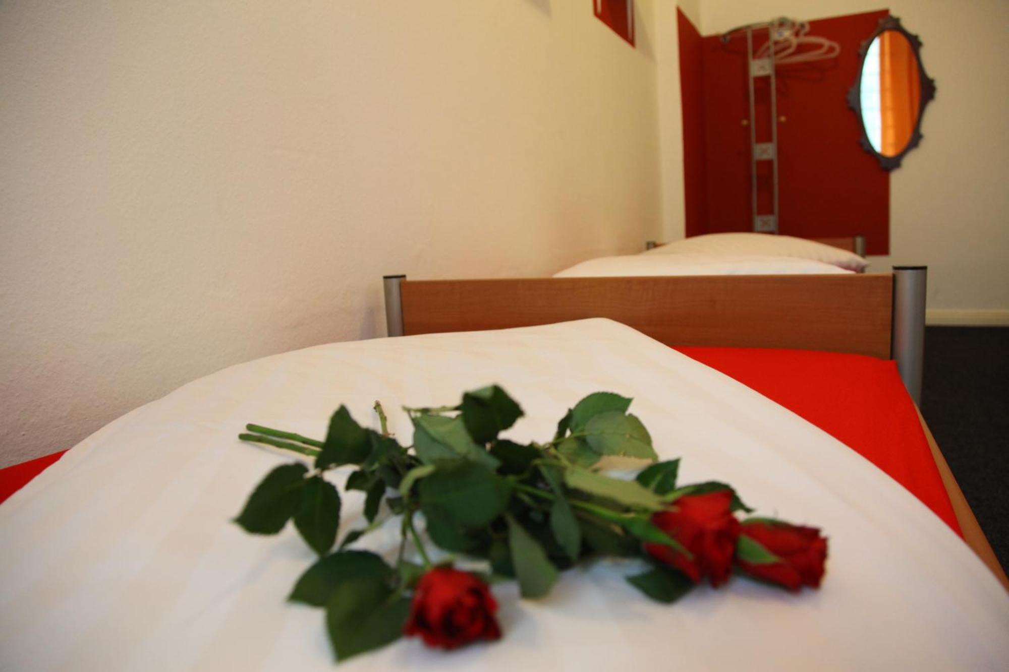 Hotel Pension Insor Berlin Bagian luar foto