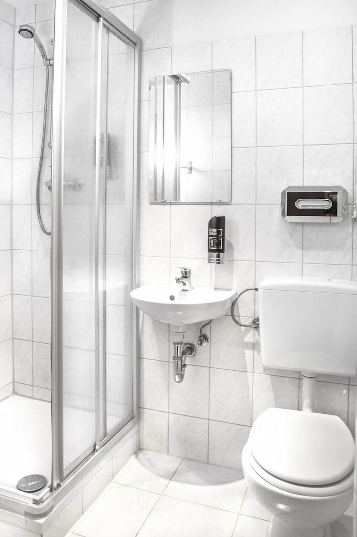 Hotel Pension Insor Berlin Bagian luar foto