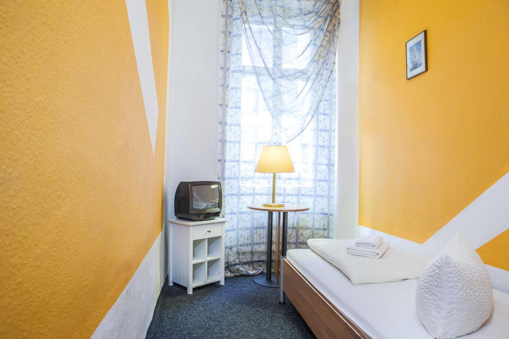 Hotel Pension Insor Berlin Bagian luar foto